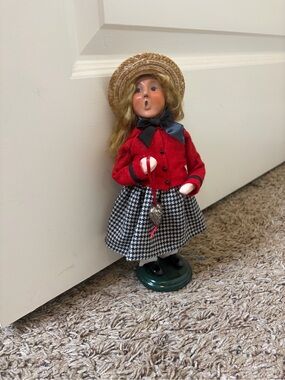 The carolers Byers choice ltd signed valentine girl 2013 Classic Singing Doll